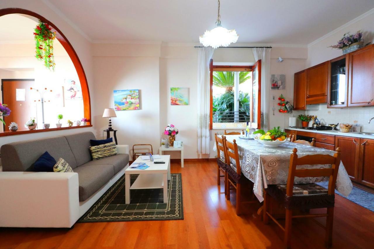 La Rosa Del Sud - De Vivo Realty Sorrento Lägenhet Exteriör bild